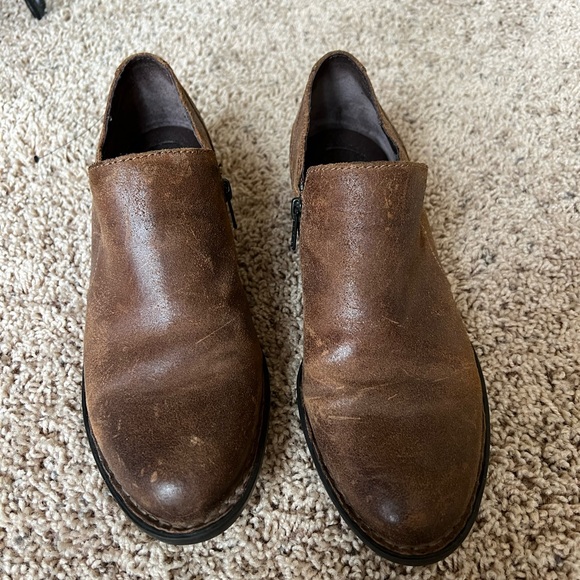 Born distressed leather brown low ankle boots, size 9.5 - Picture 1 of 5